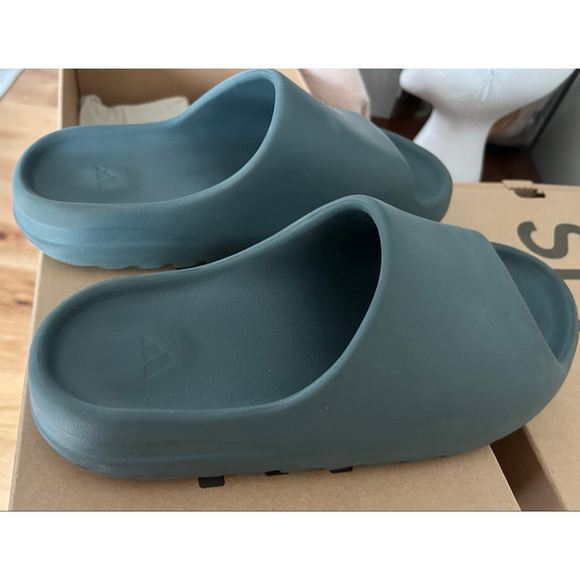 Men's Adidas YZY Slide Slate Sandals Size 11 - Picture 6 of 10
